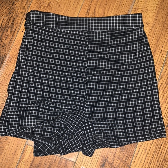 Black and white checkered shorts - Picture 2 of 2